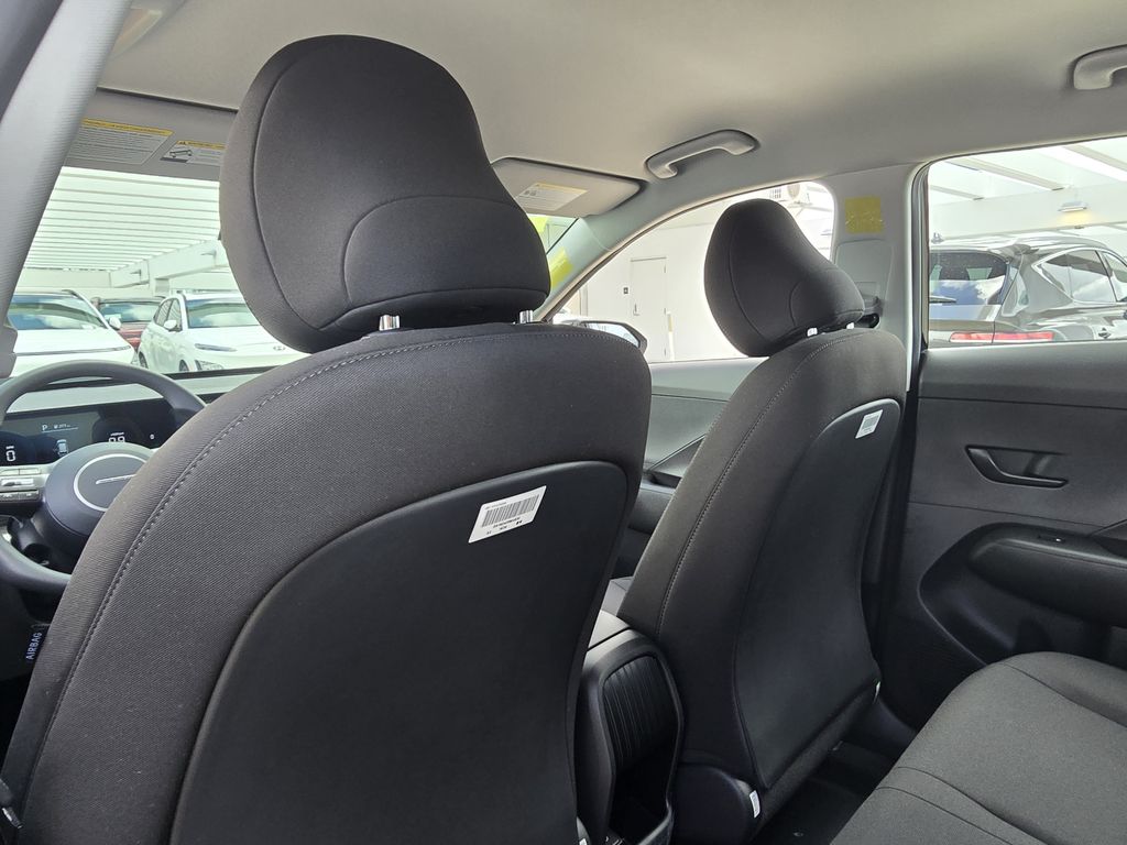 2025 Hyundai Kona SE - Photo 23