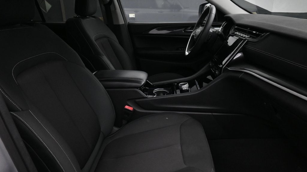 Used 2023 Jeep Grand Cherokee Laredo SUV