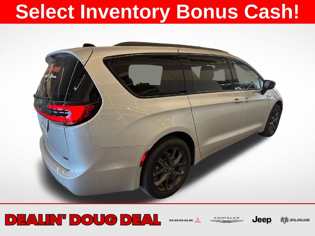 New 2026 Chrysler Pacifica Select Passenger Van