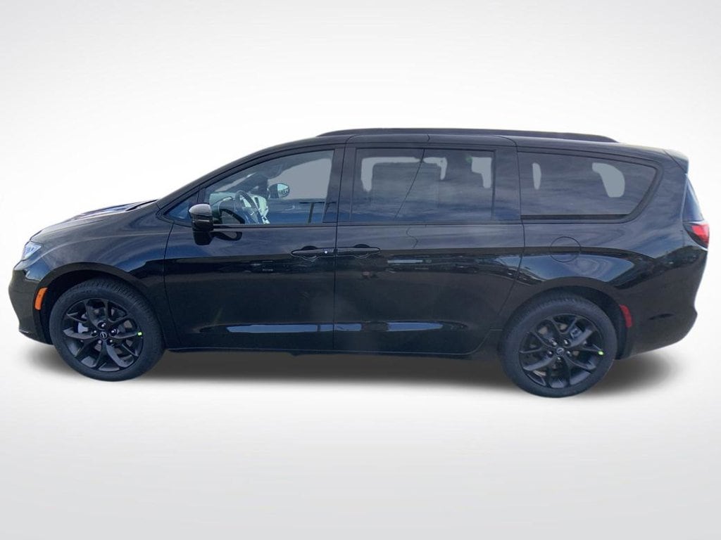 New 2026 Chrysler Pacifica Select Passenger Van