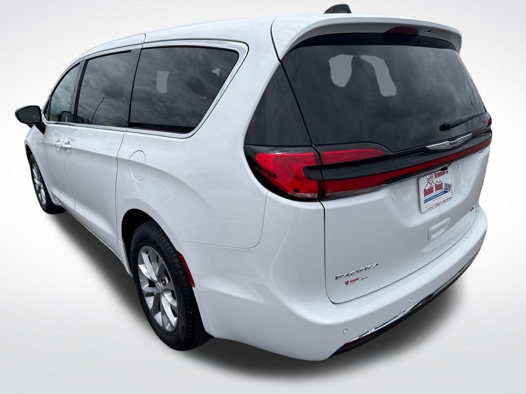 Used 2026 Chrysler Pacifica Limited Minivan/Van
