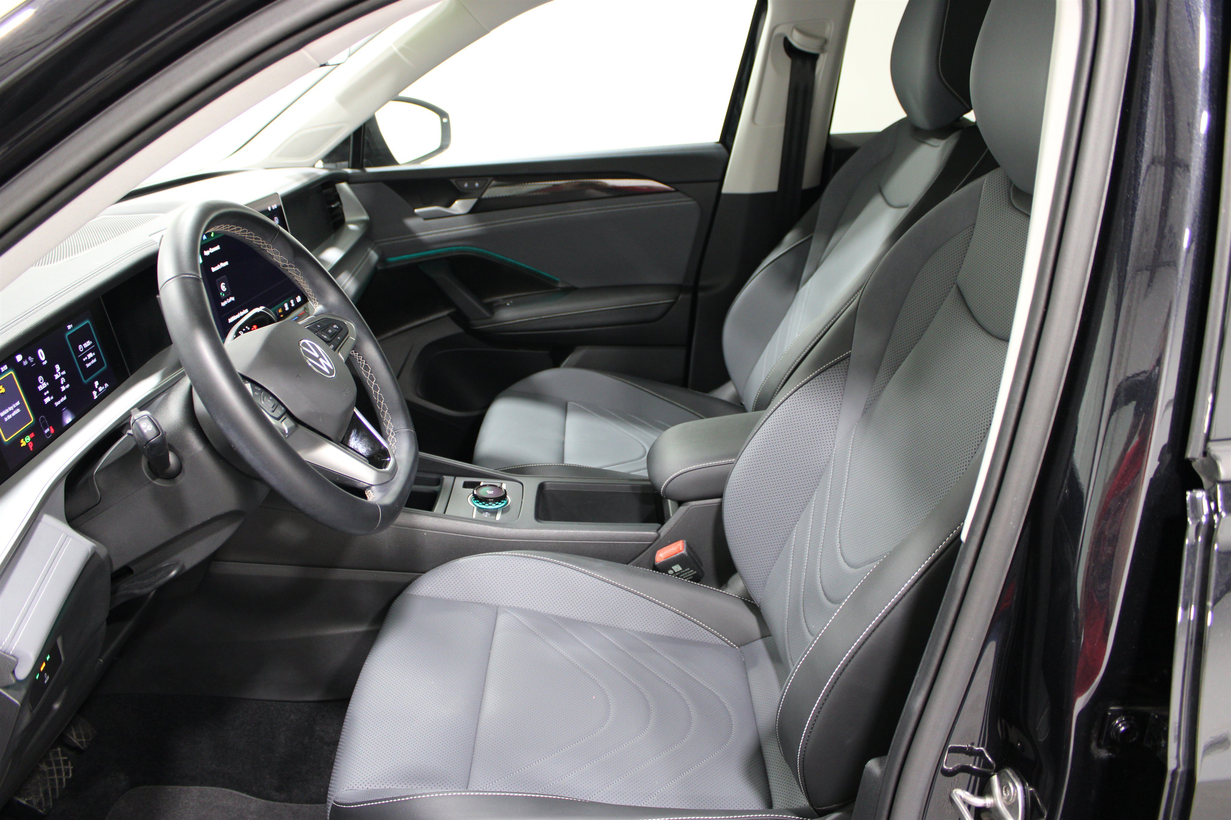Used 2025 Volkswagen Tiguan SE Sport Utility