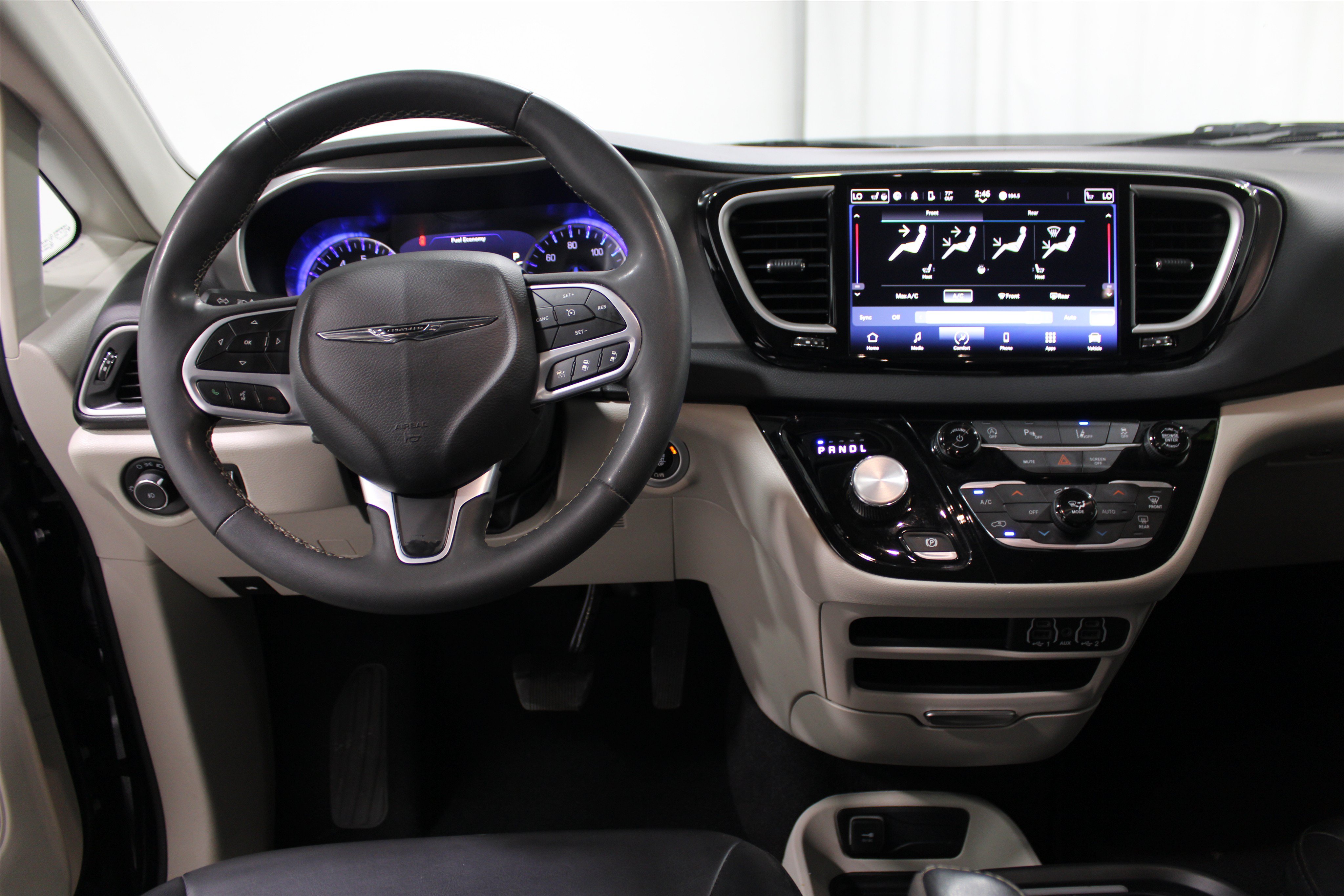 Used 2023 Chrysler Pacifica Touring L Mini-van, Passenger