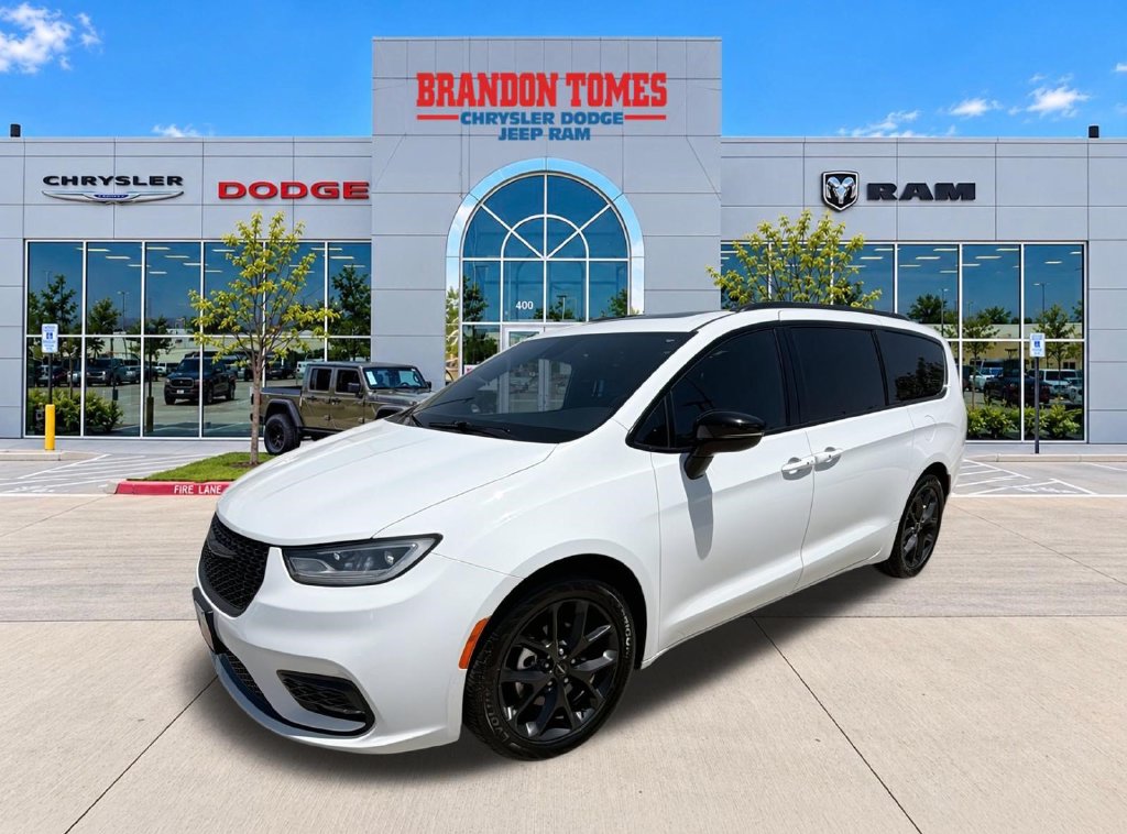 2025 Chrysler Pacifica Van Passenger Van 