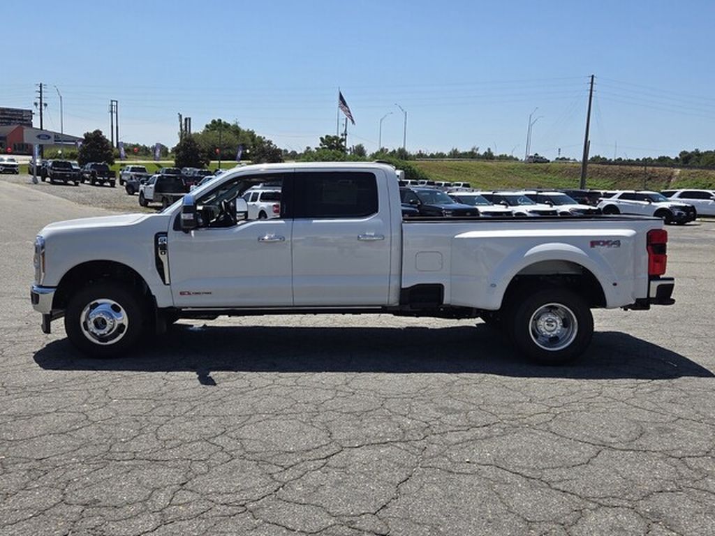 New 2026 Ford Super Duty F-350 DRW Lariat Truck