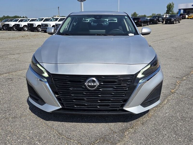 Used 2023 Nissan Altima SV with VIN 1N4BL4DV2PN326835 for sale in Unadilla, GA