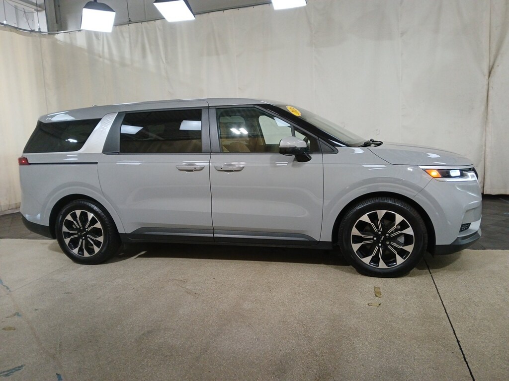 Used 2024 Kia Carnival EX MPV