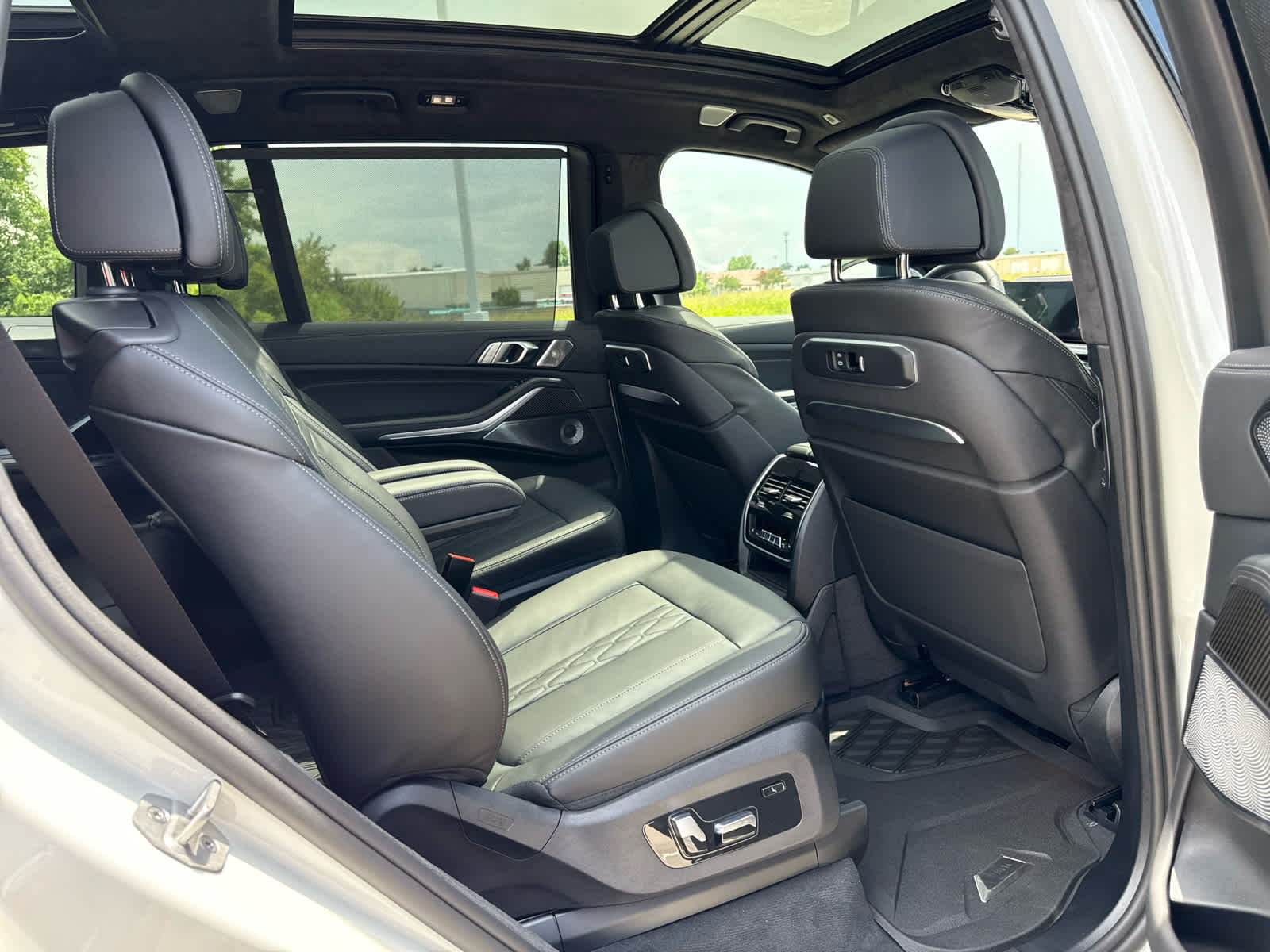 2026 BMW X7 M60i - Photo 18