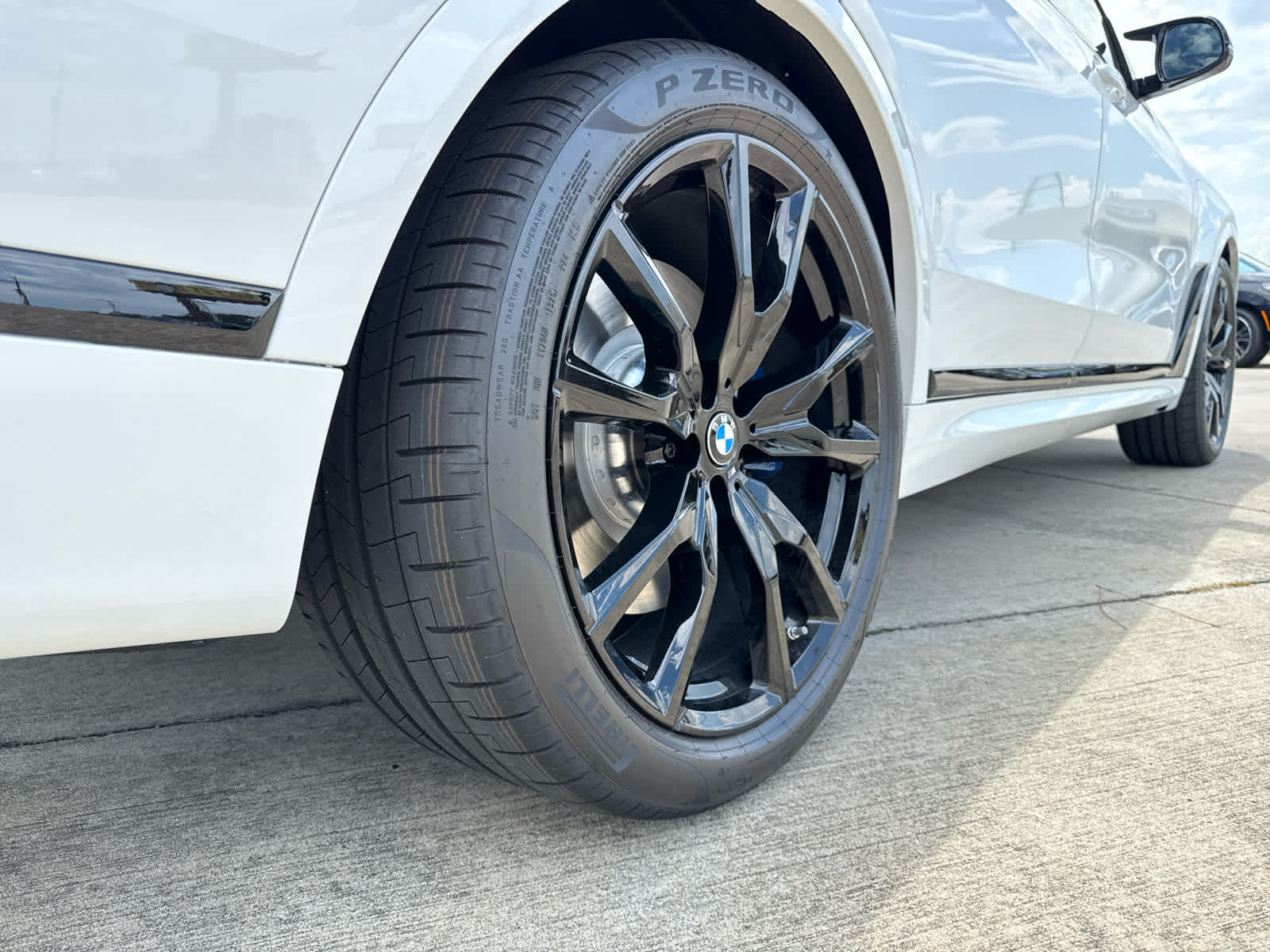 2026 BMW X7 M60i - Photo 11
