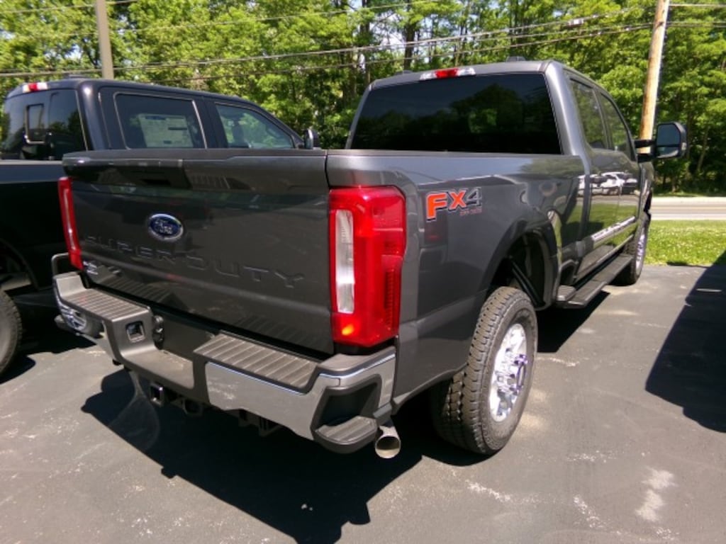 New 2026 Ford F-350 XLT CrewCab 4x4 Truck Crew Cab