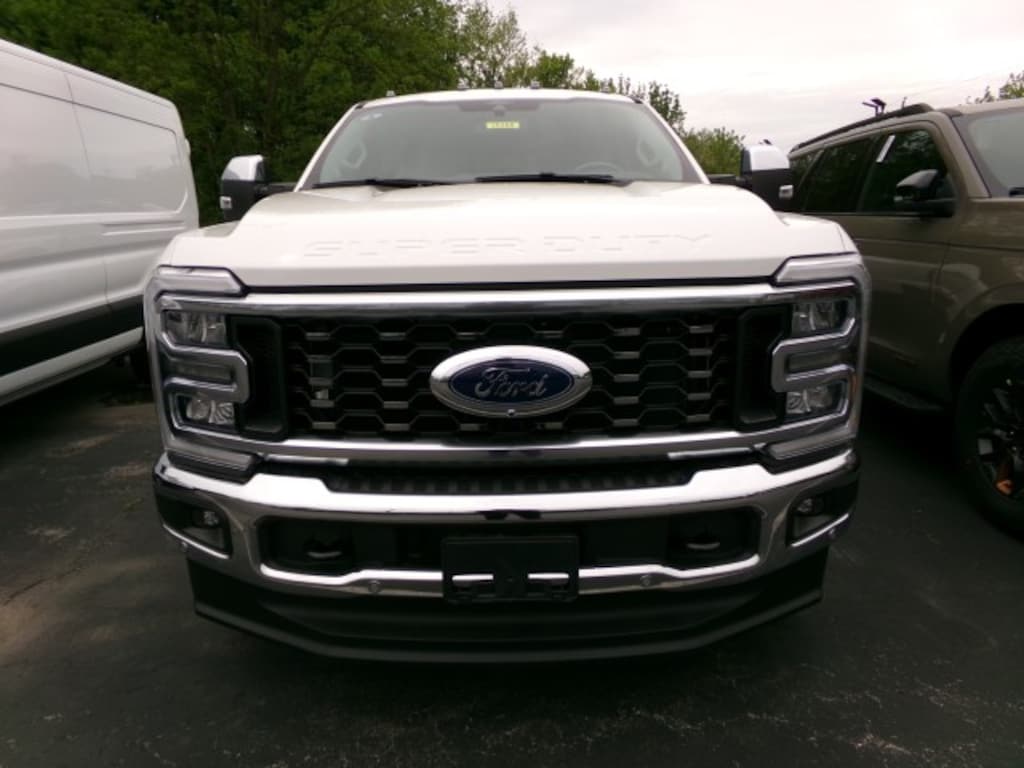 New 2026 Ford F-350 Lariat CrewCab 4x4 DRW Truck Crew Cab