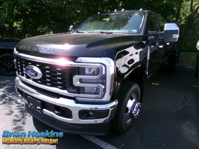 New 2026 Ford F-350 Lariat CrewCab 4x4 DRW Truck Crew Cab