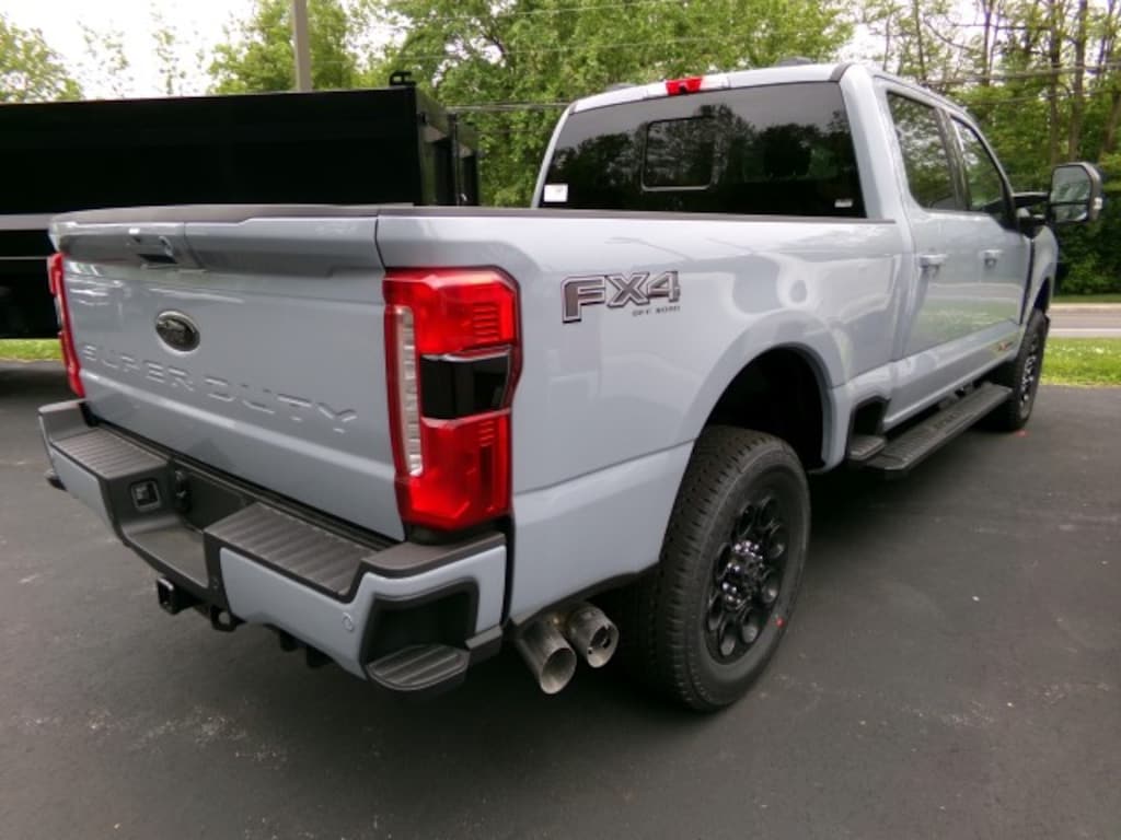 New 2026 Ford F-350 Lariat CrewCab 4x4 Truck Crew Cab