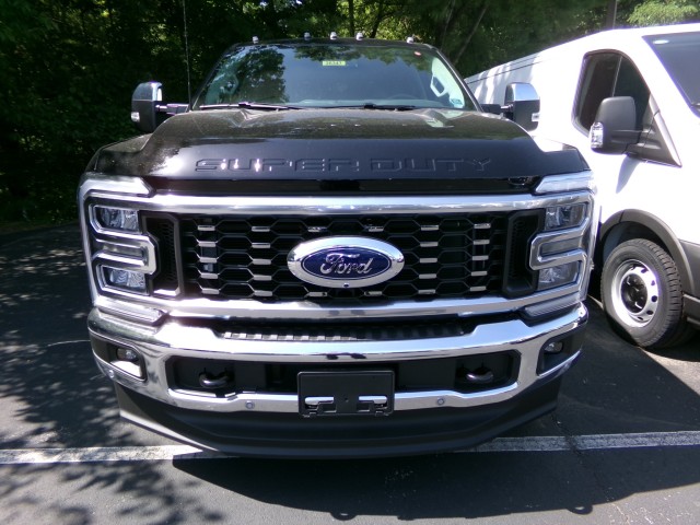 New 2026 Ford F-350 Lariat CrewCab 4x4 DRW Truck Crew Cab