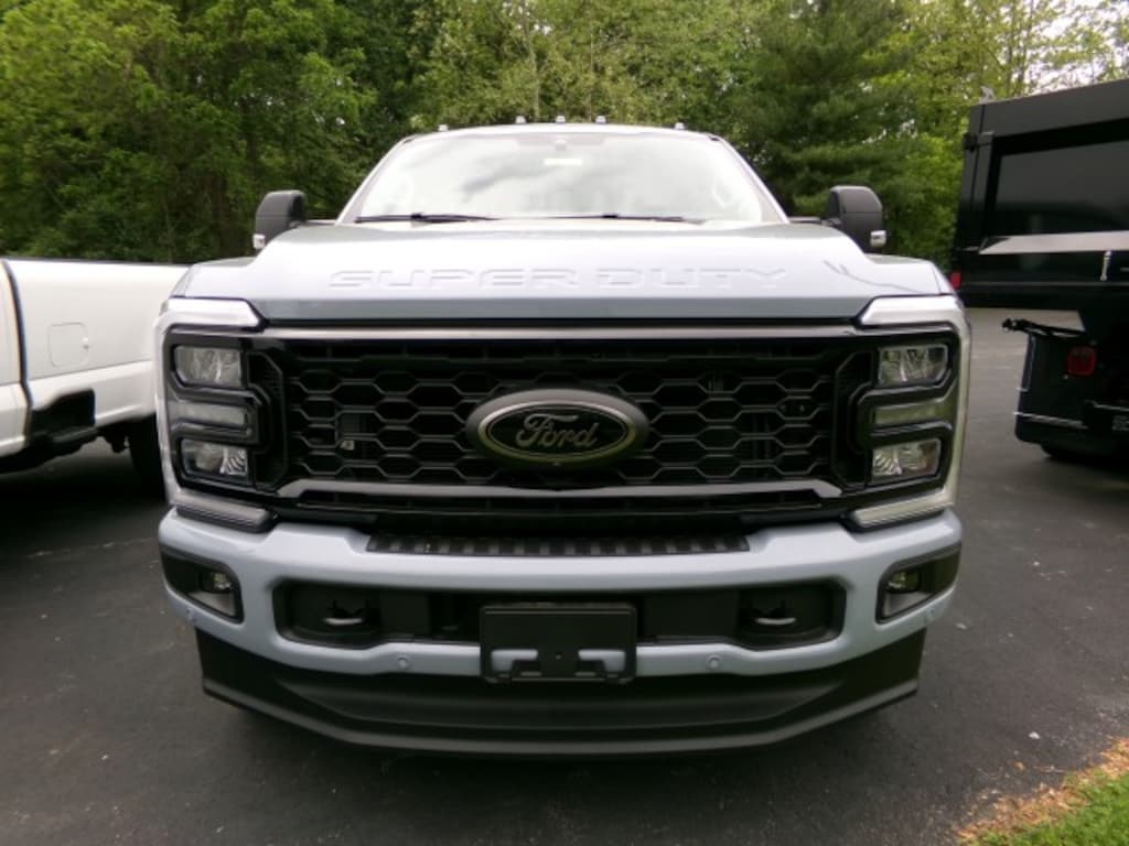 New 2026 Ford F-350 Lariat CrewCab 4x4 Truck Crew Cab