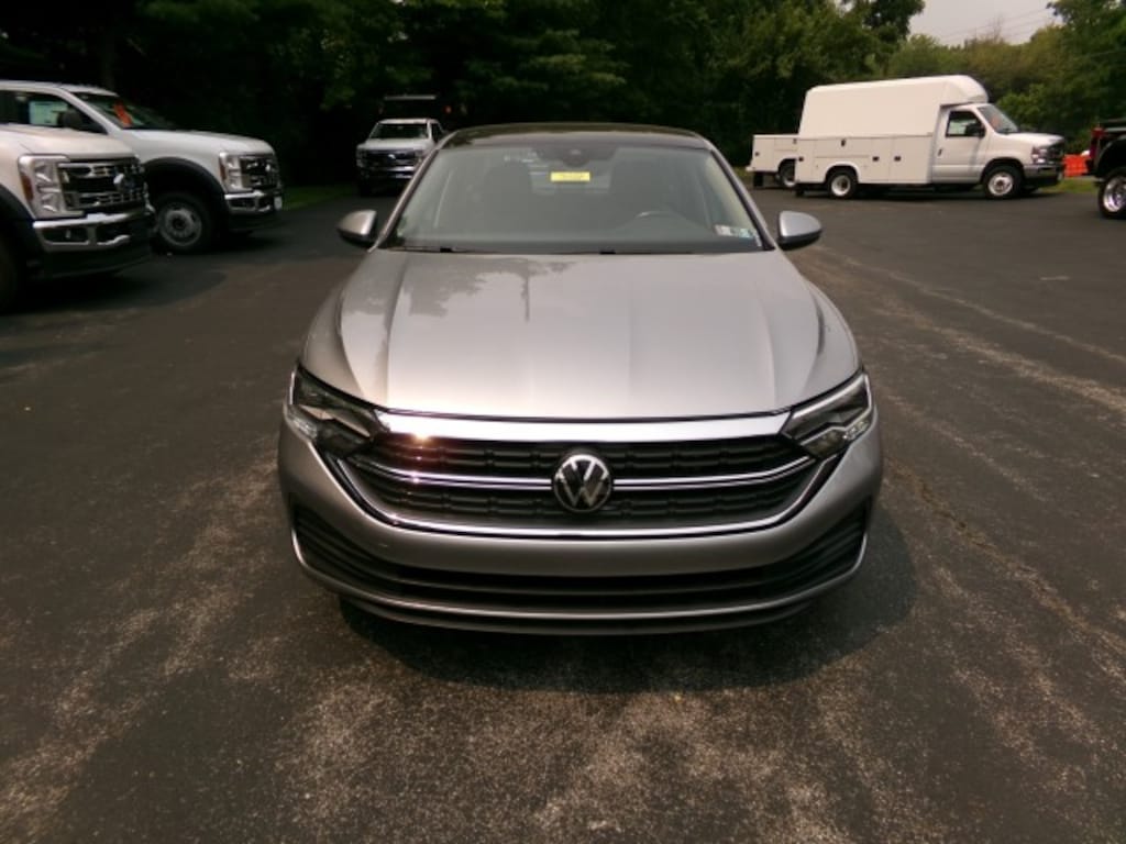 Used 2023 Volkswagen Jetta SE FWD Sedan