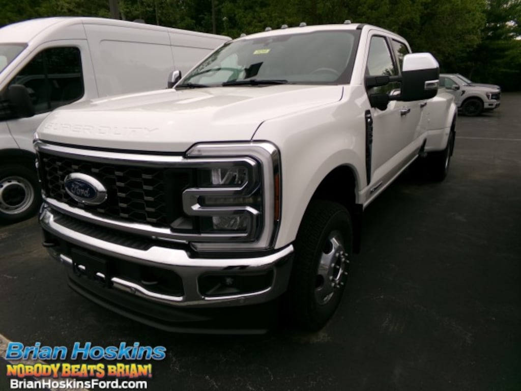 New 2026 Ford F-350 Lariat CrewCab 4x4 DRW Truck Crew Cab