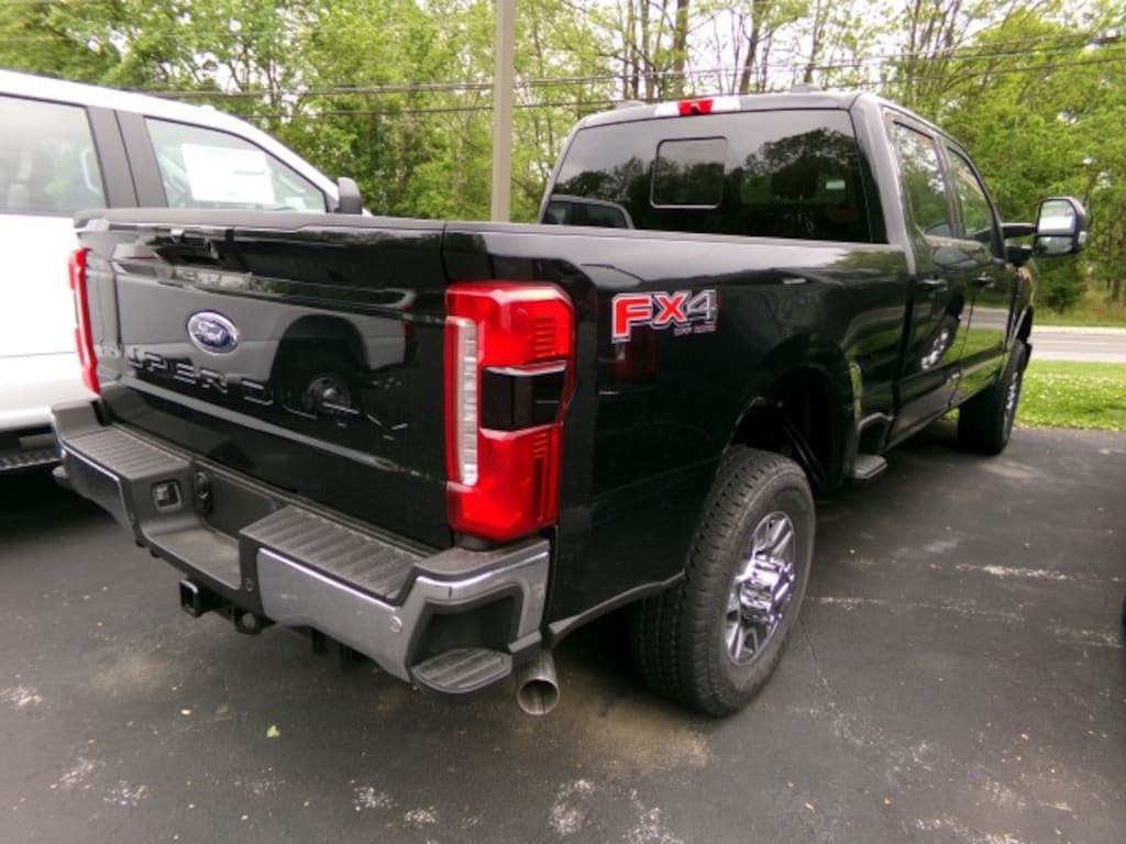 New 2026 Ford F-250 Lariat CrewCab 4x4 Truck Crew Cab