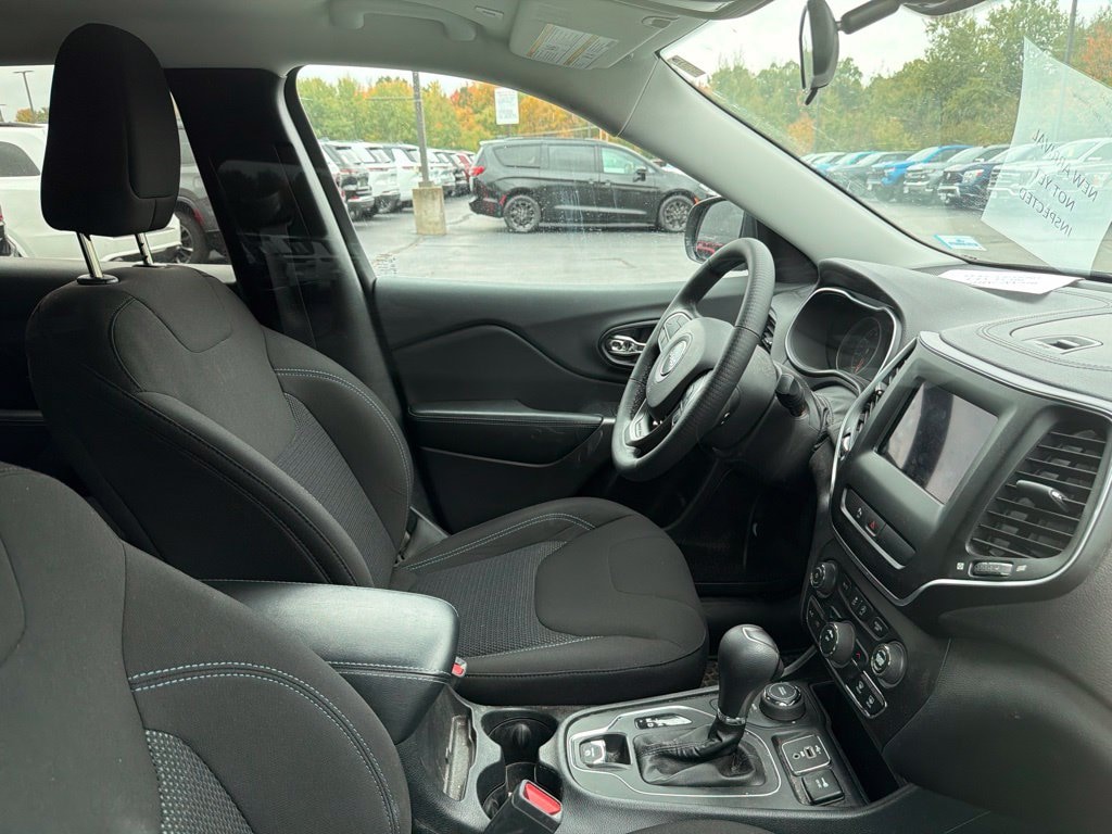 Used 2019 Jeep Cherokee Latitude SUV