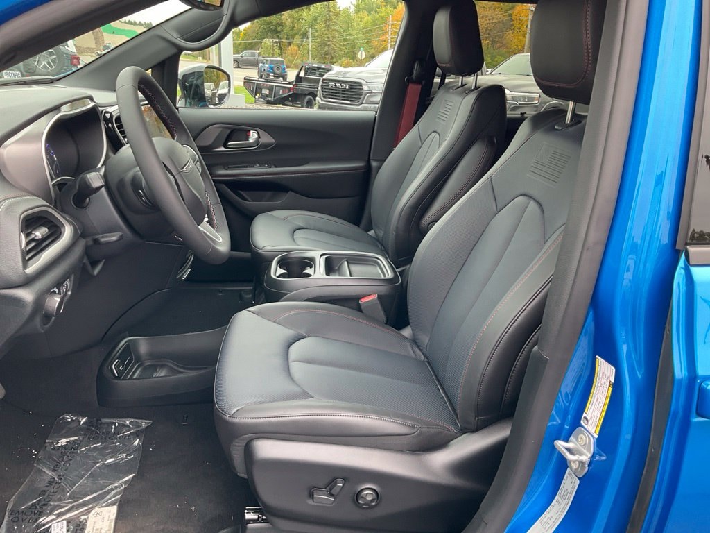 New 2027 Chrysler Pacifica SELECT Passenger Van