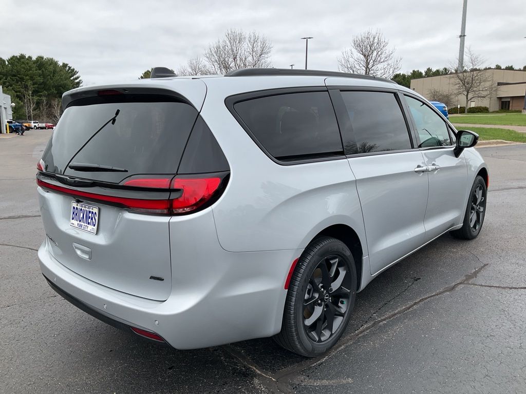 2026 Chrysler Pacifica Select - Photo 6