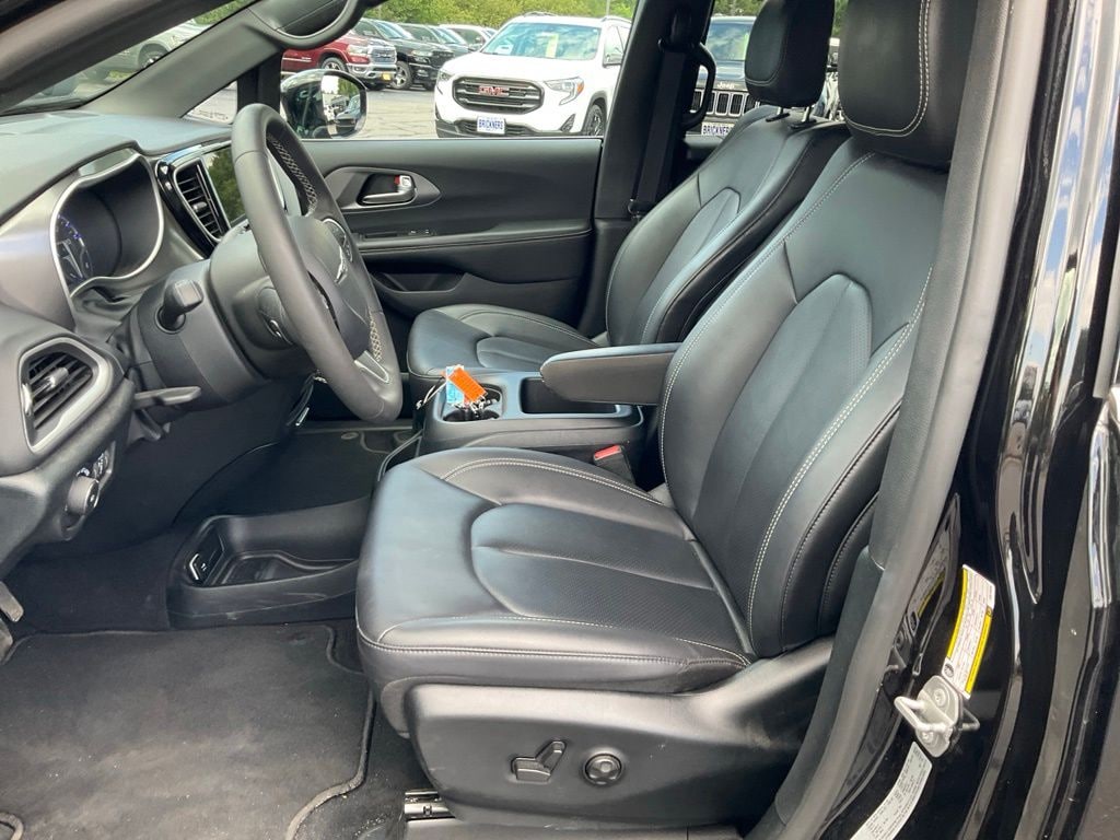 Used 2025 Chrysler Pacifica Select Minivan/Van