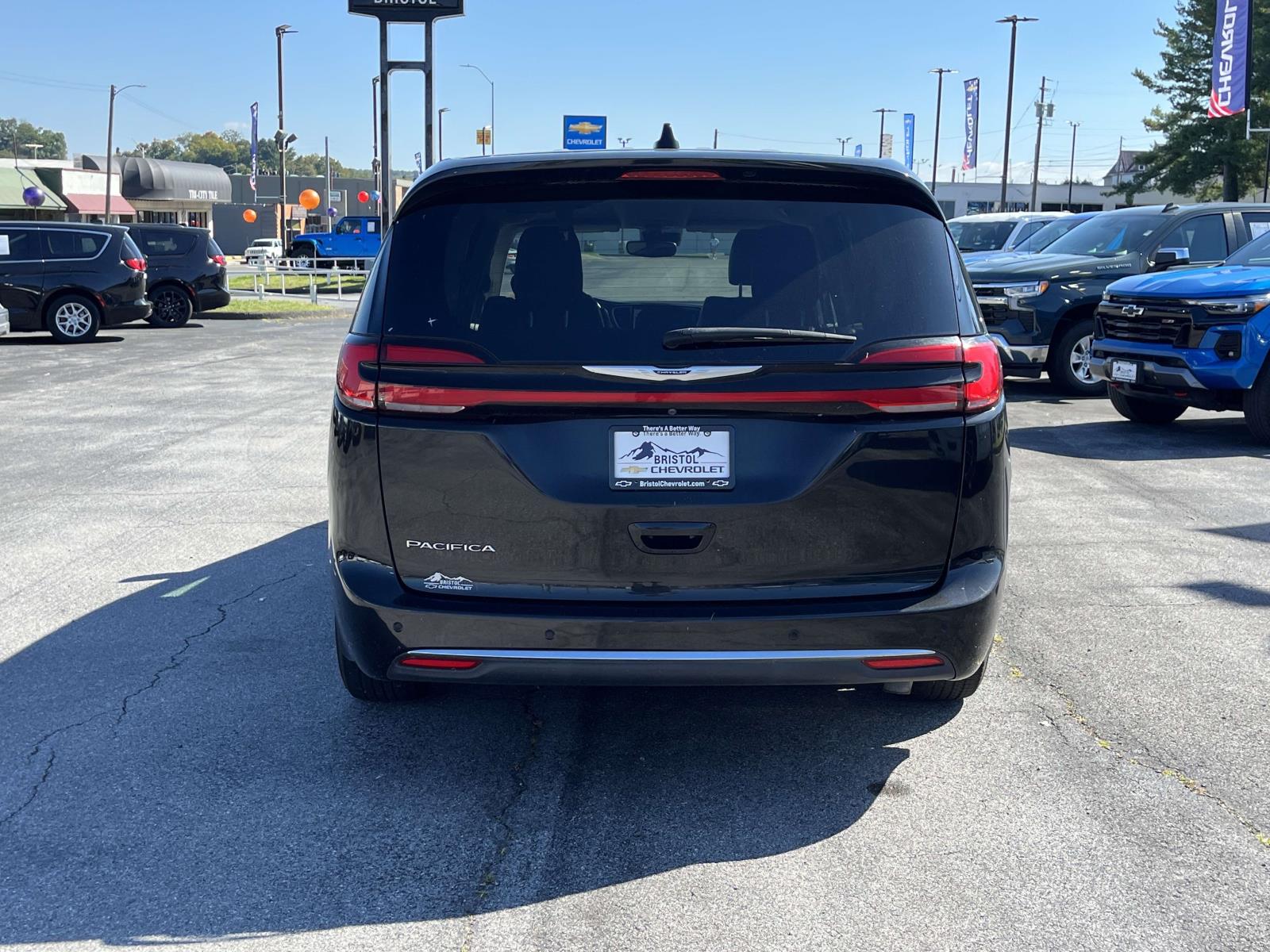 2023 Chrysler Pacifica Touring L - Photo 5