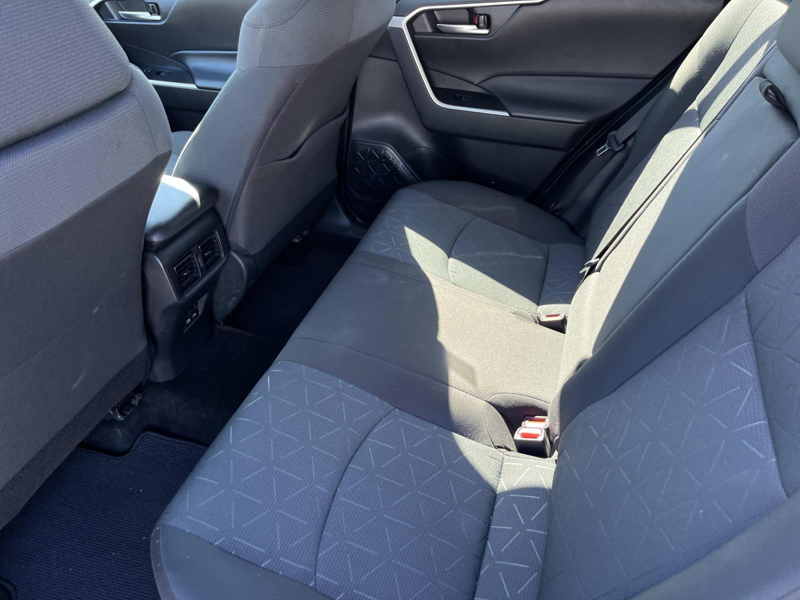 2024 Toyota RAV4 XLE - Photo 18