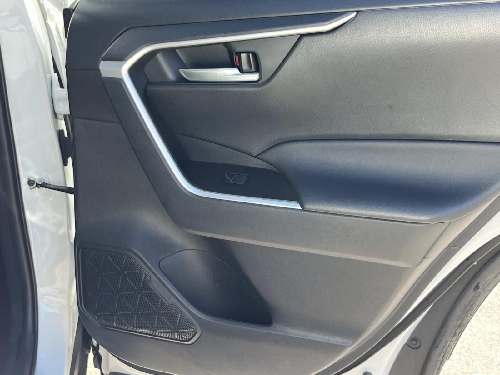 2024 Toyota RAV4 XLE - Photo 20