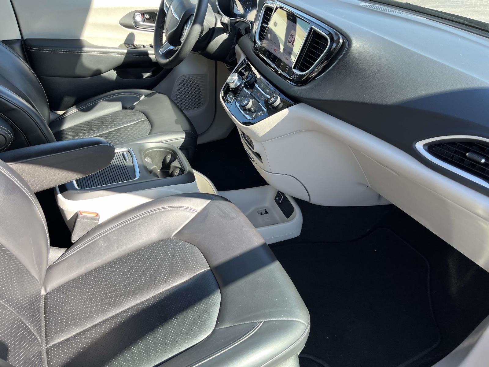 2023 Chrysler Pacifica Touring L - Photo 22