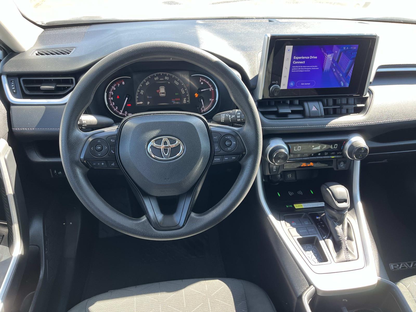 2024 Toyota RAV4 XLE - Photo 13