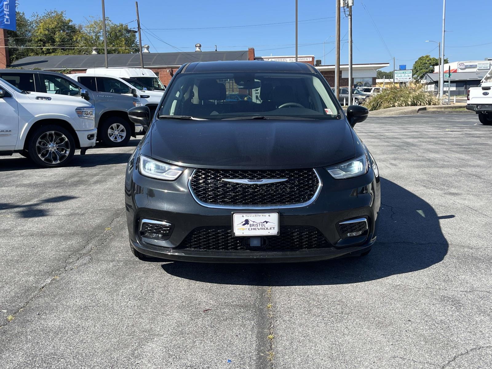 2023 Chrysler Pacifica Touring L - Photo 10