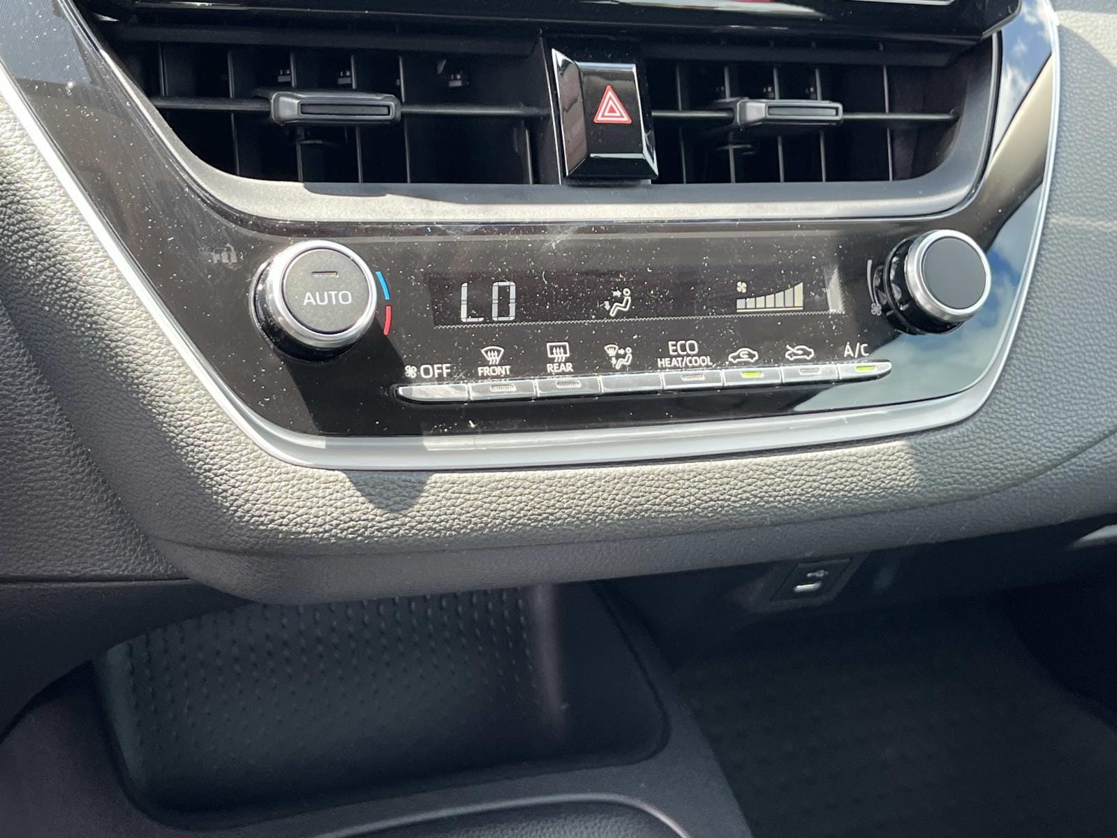 2024 Toyota Corolla LE - Photo 28