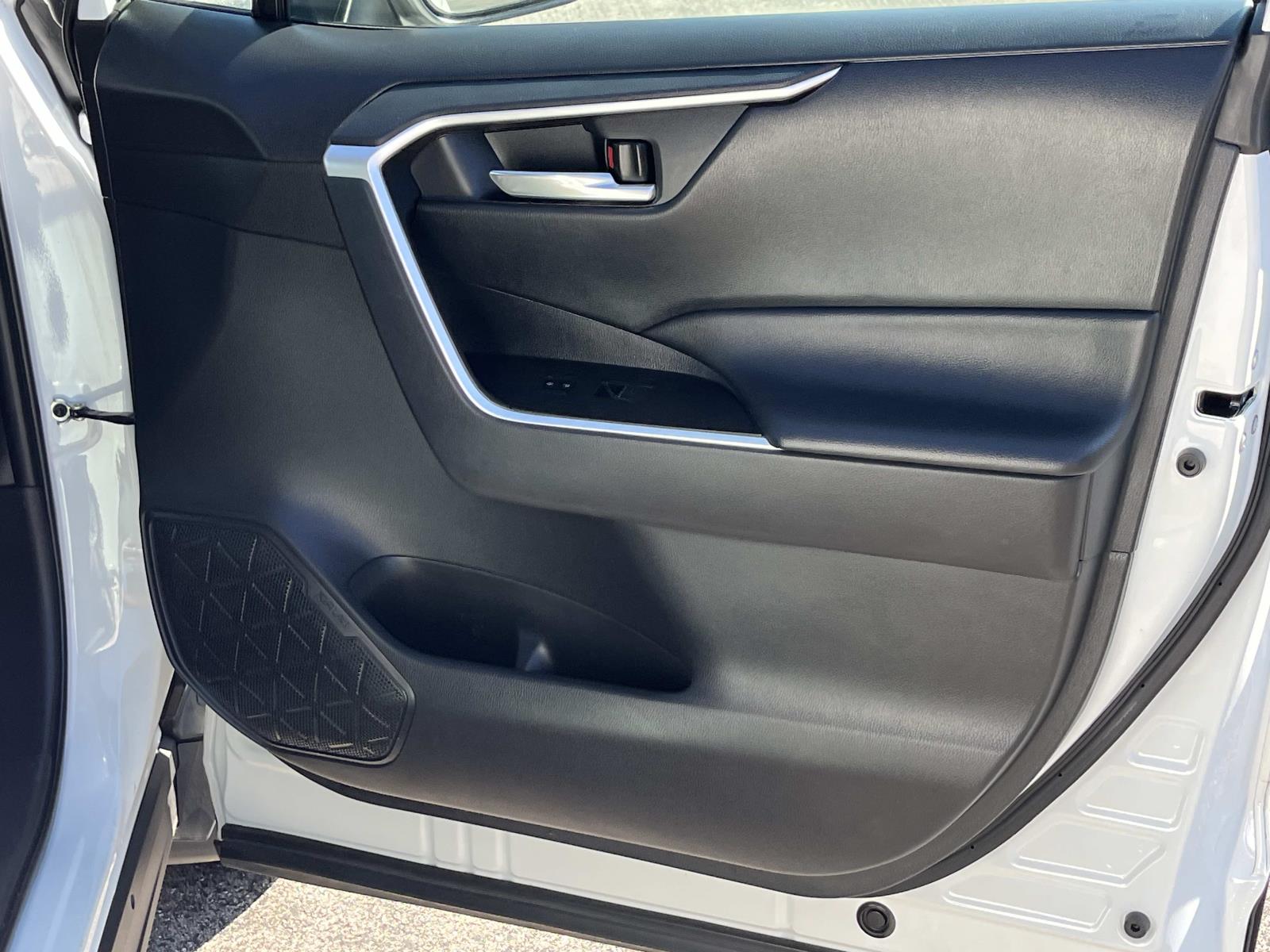 2024 Toyota RAV4 XLE - Photo 22