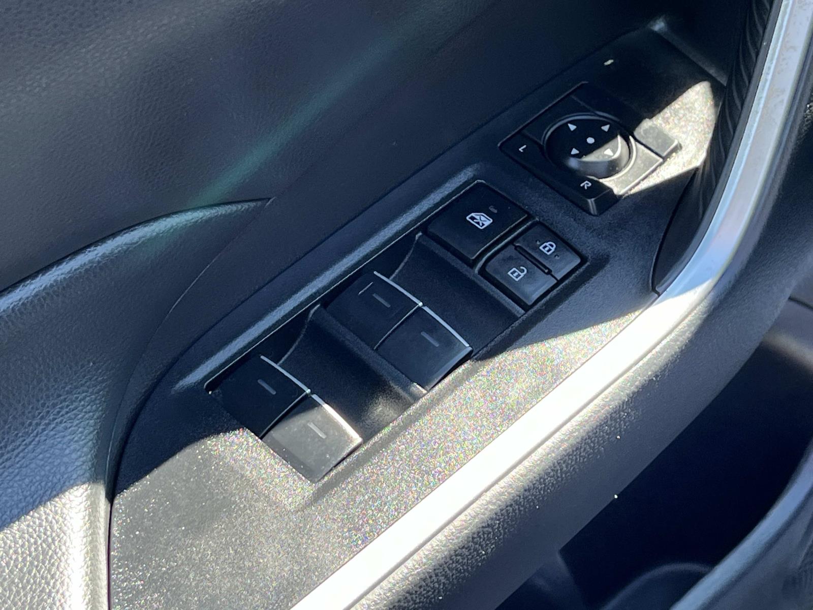 2024 Toyota RAV4 XLE - Photo 27