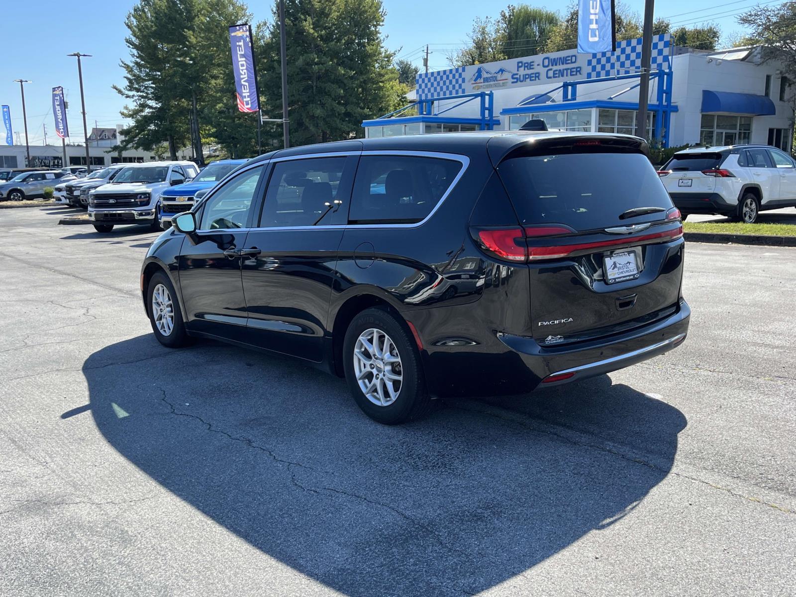 2023 Chrysler Pacifica Touring L - Photo 7