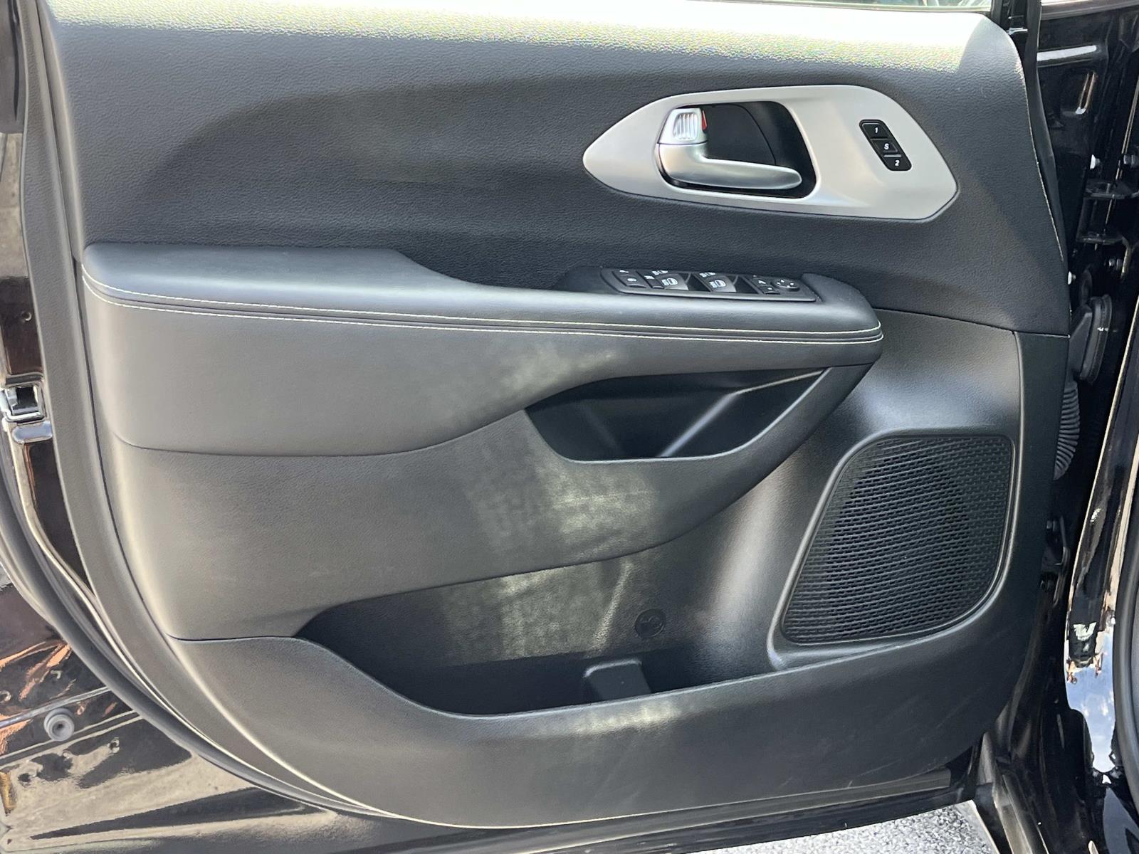 2025 Chrysler Pacifica Limited - Photo 25