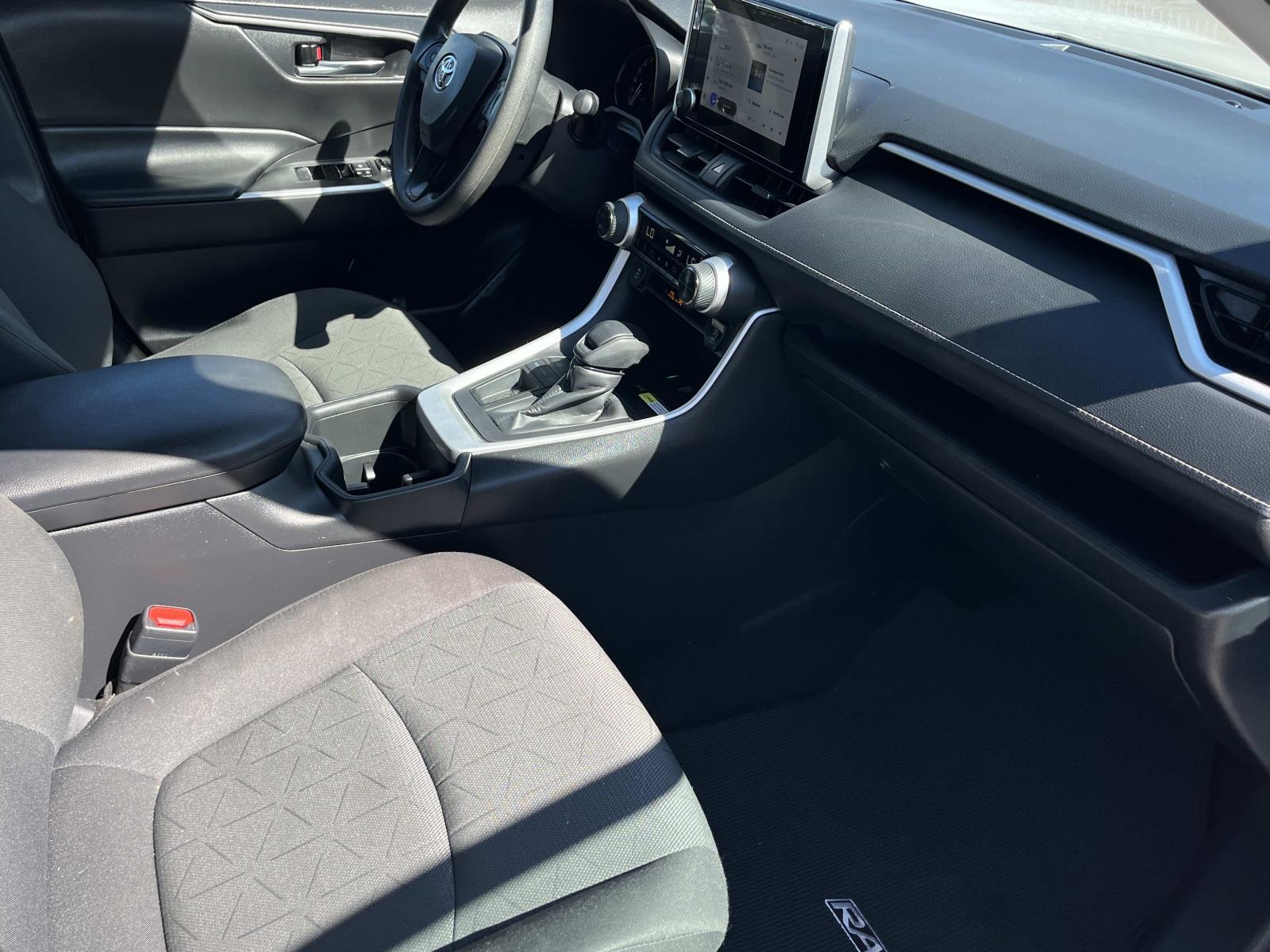 2024 Toyota RAV4 XLE - Photo 23
