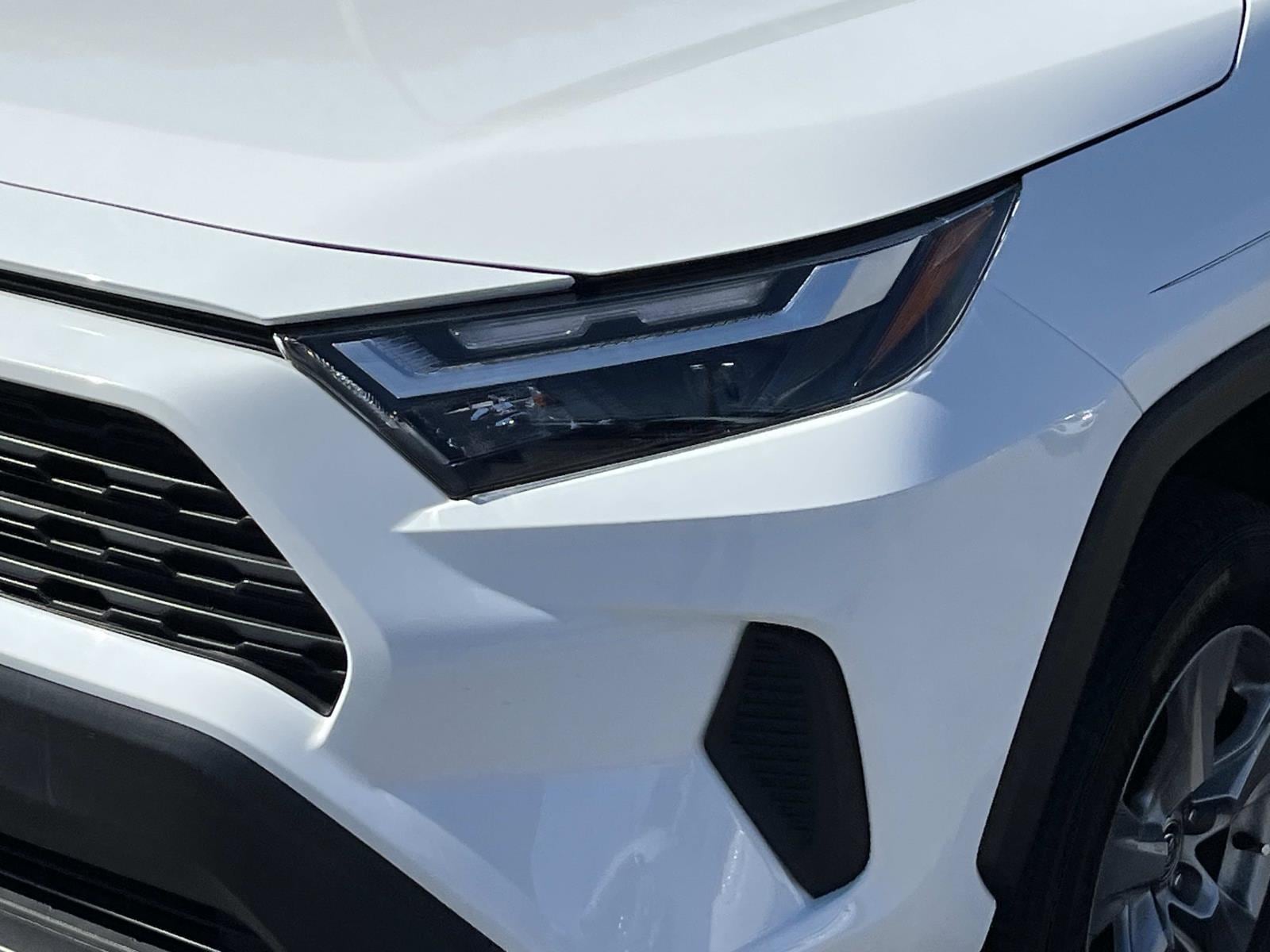 2024 Toyota RAV4 XLE - Photo 11