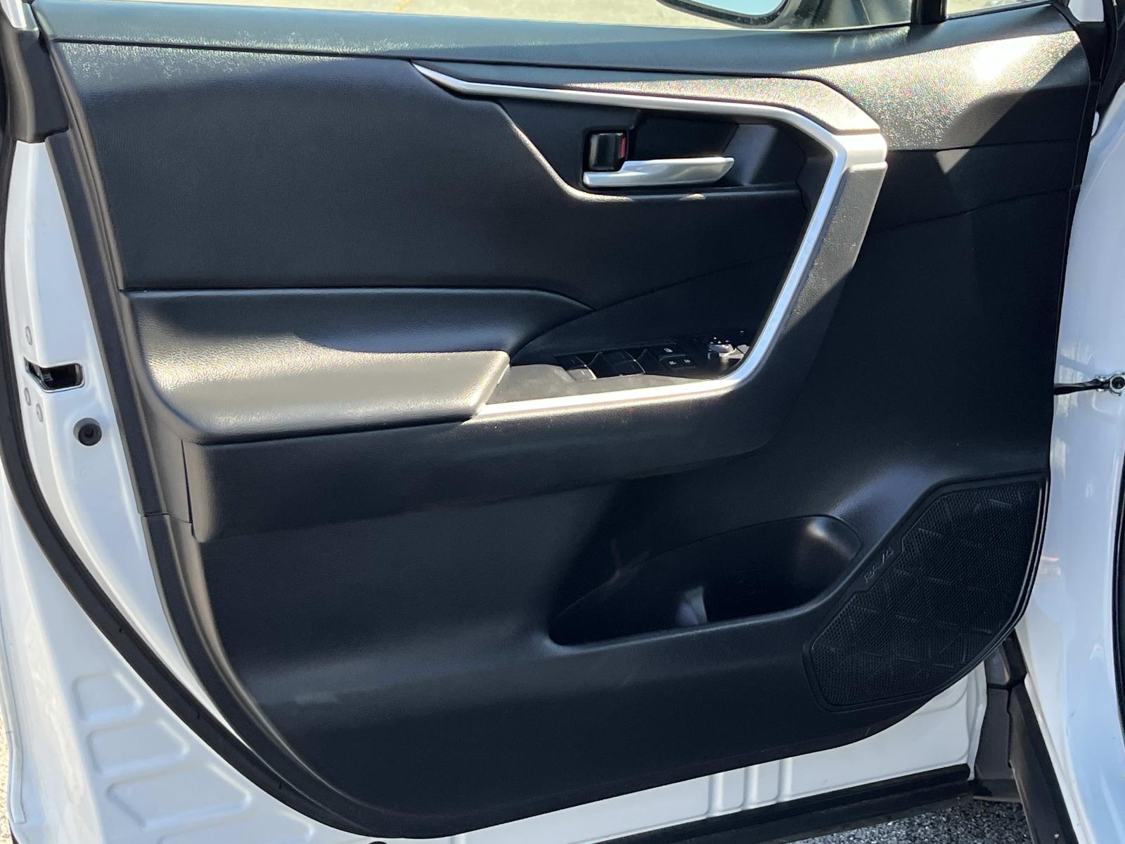 2024 Toyota RAV4 XLE - Photo 25