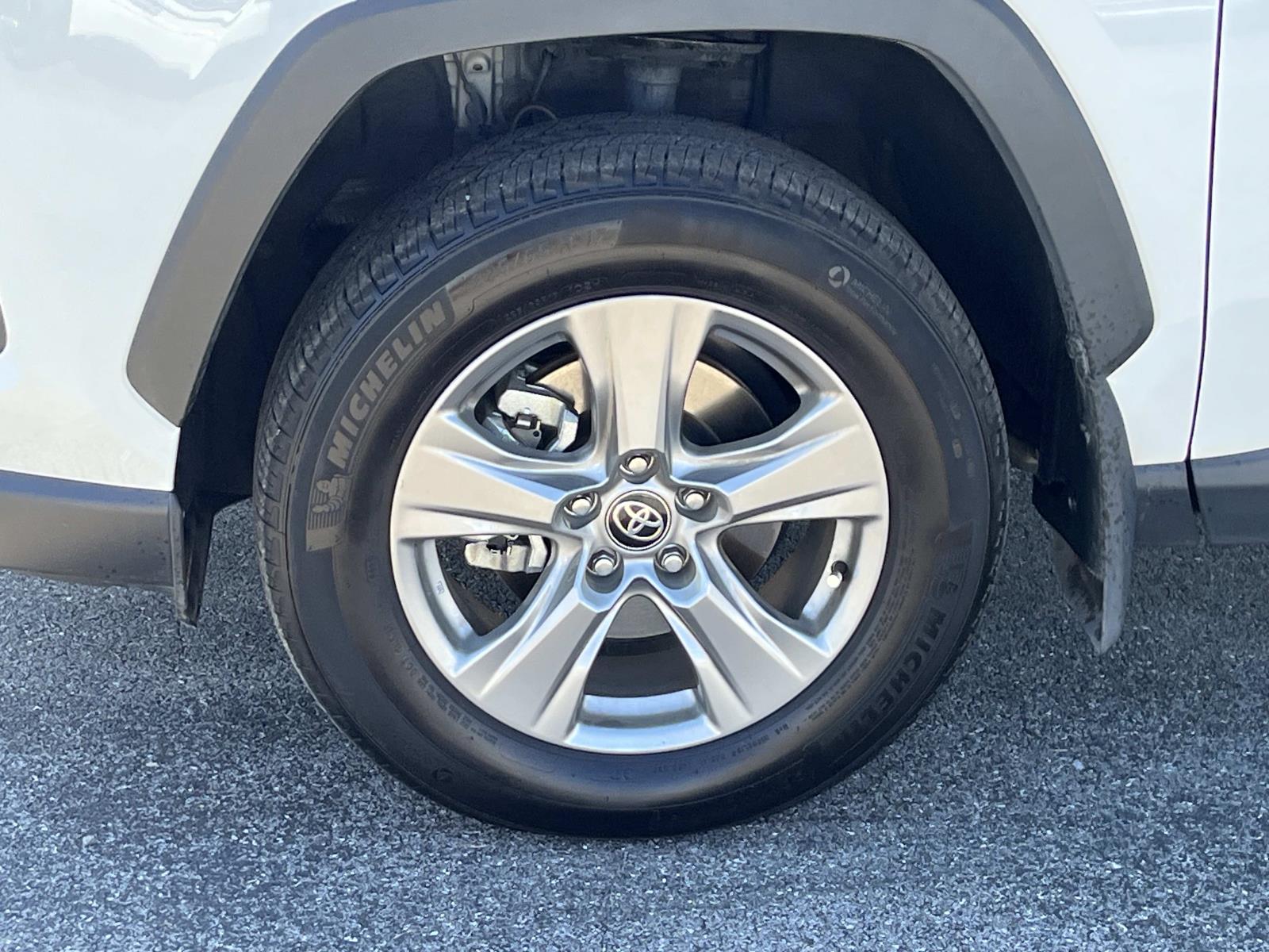 2024 Toyota RAV4 XLE - Photo 12