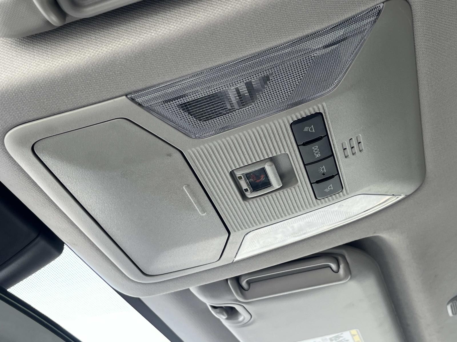 2024 Toyota RAV4 XLE - Photo 33