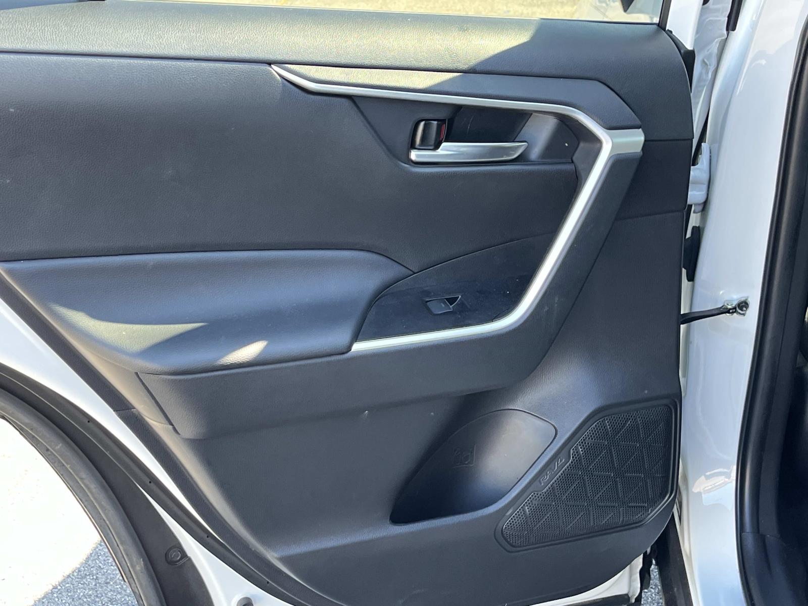 2024 Toyota RAV4 XLE - Photo 17