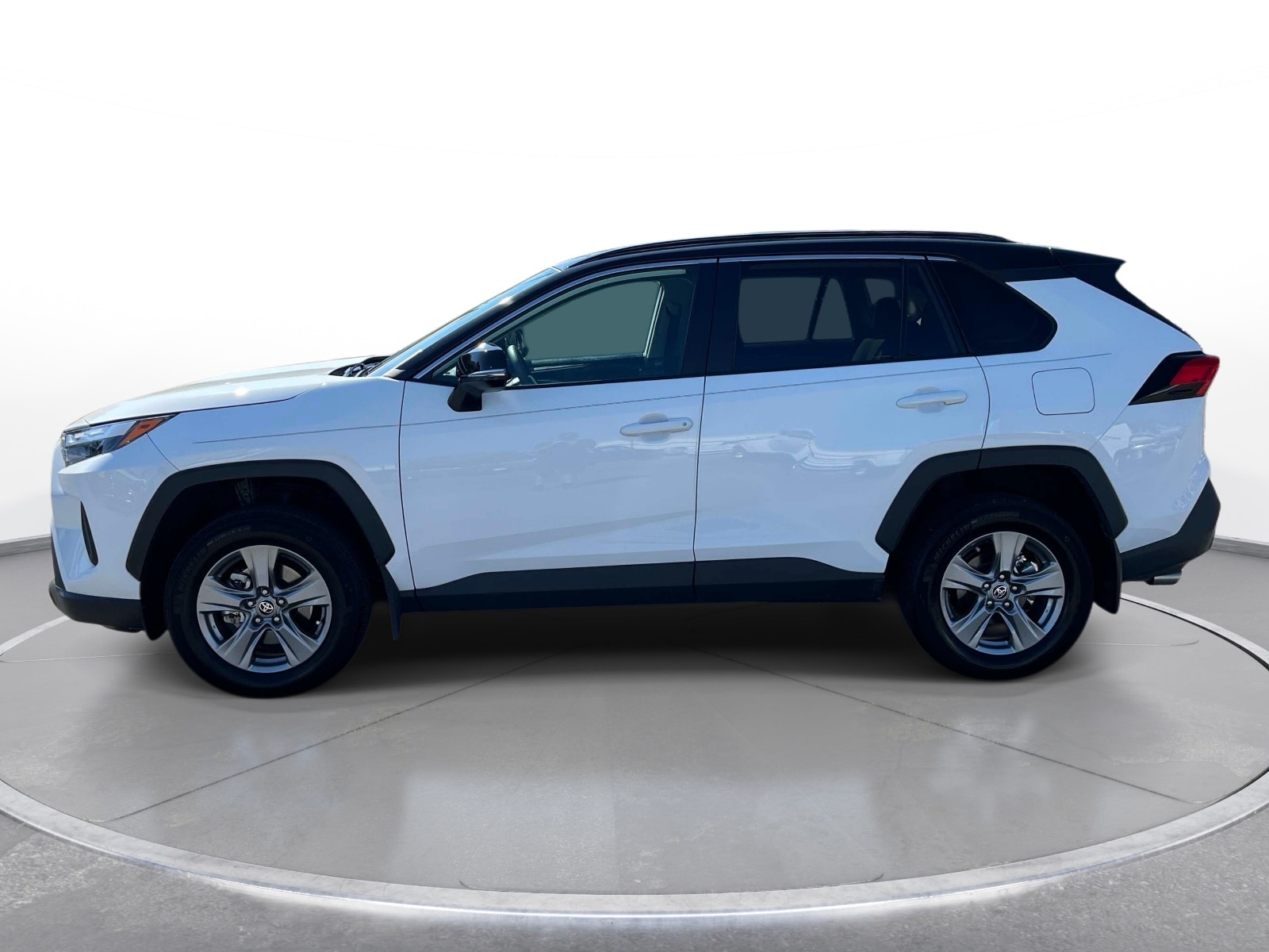 2024 Toyota RAV4 XLE - Photo 8