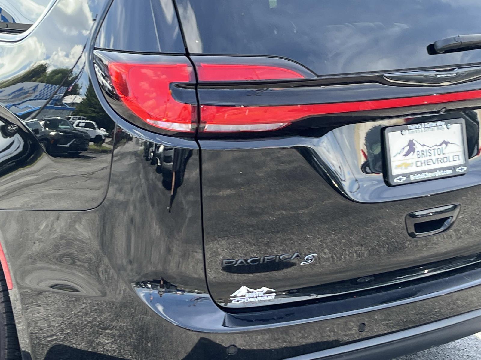 2025 Chrysler Pacifica Limited - Photo 6
