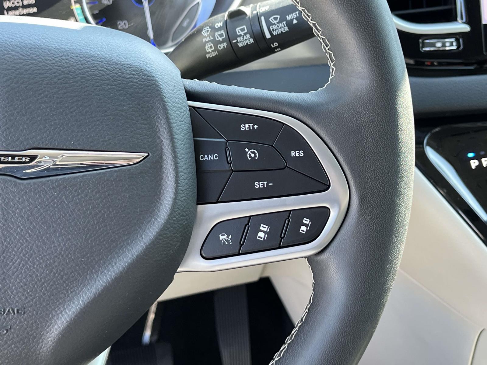 2023 Chrysler Pacifica Touring L - Photo 28