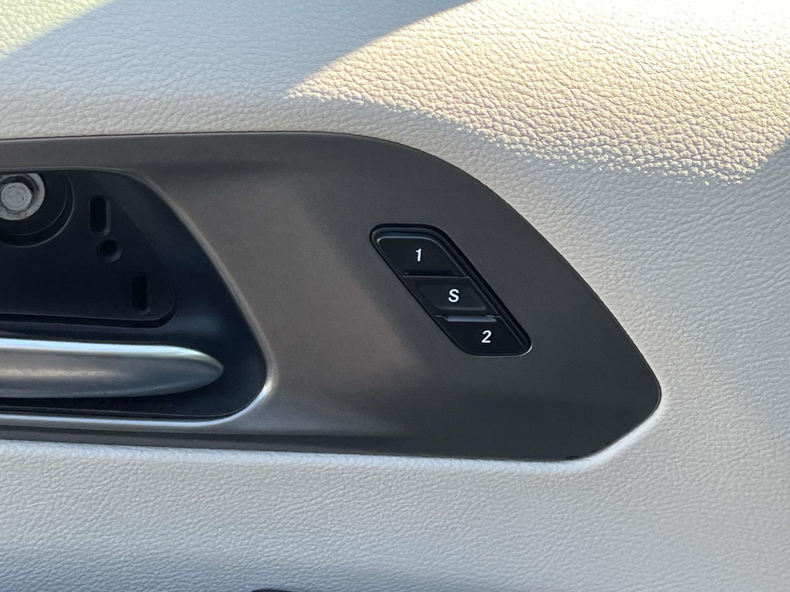 2023 Chrysler Pacifica Touring L - Photo 26