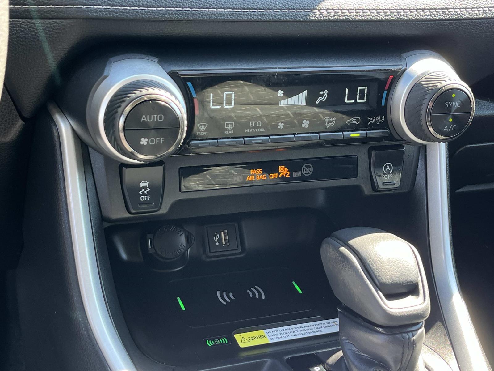 2024 Toyota RAV4 XLE - Photo 31
