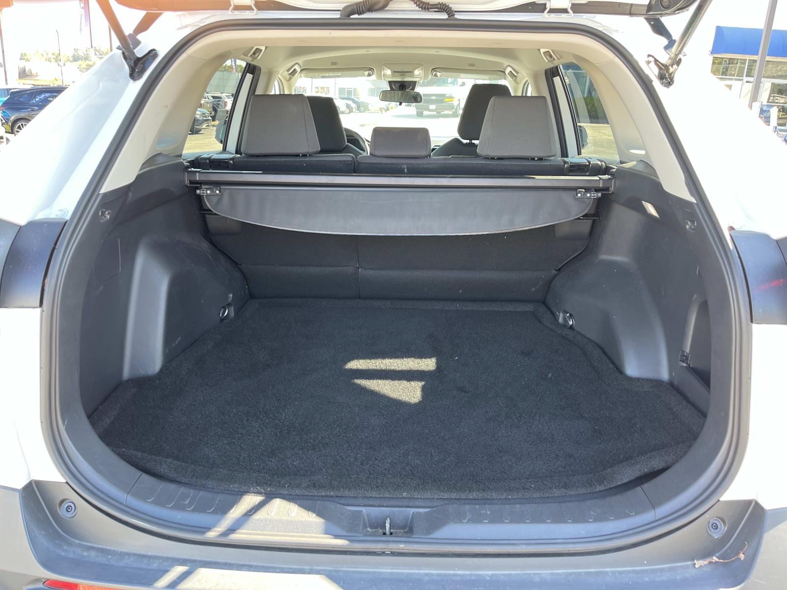2024 Toyota RAV4 XLE - Photo 19