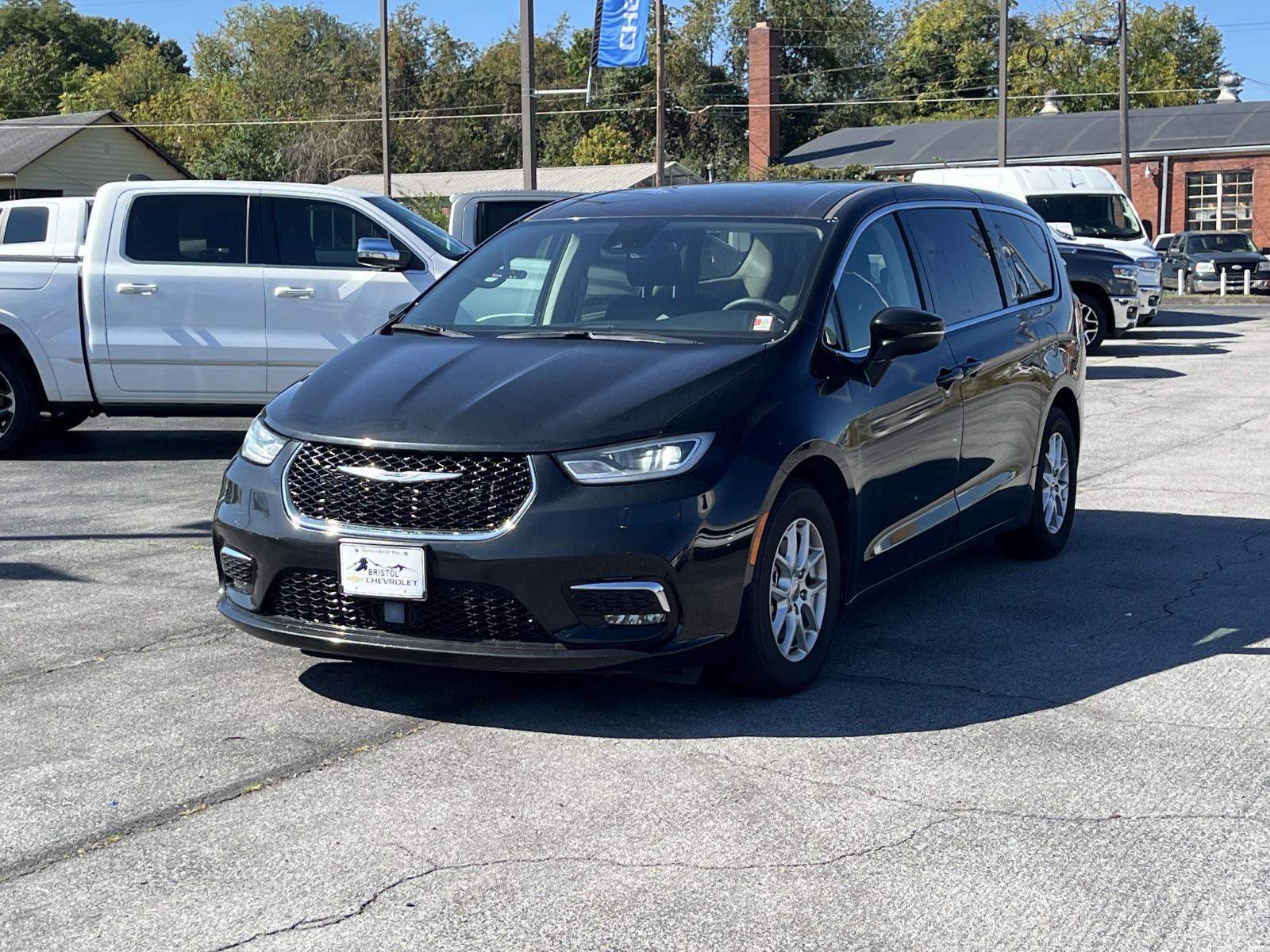 2023 Chrysler Pacifica Touring L - Photo 9